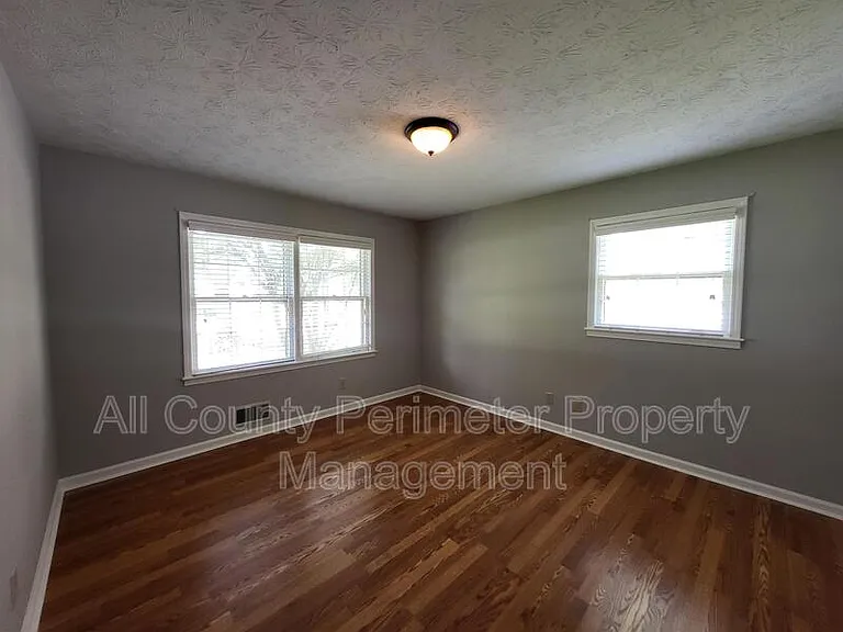 4548 Shallowford Rd — Photo 12