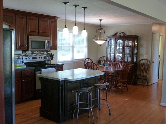 2nd image of 205 Jeanette Dr