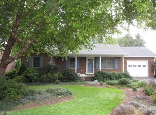285 Epperly Dr SE, Christiansburg, VA 24073