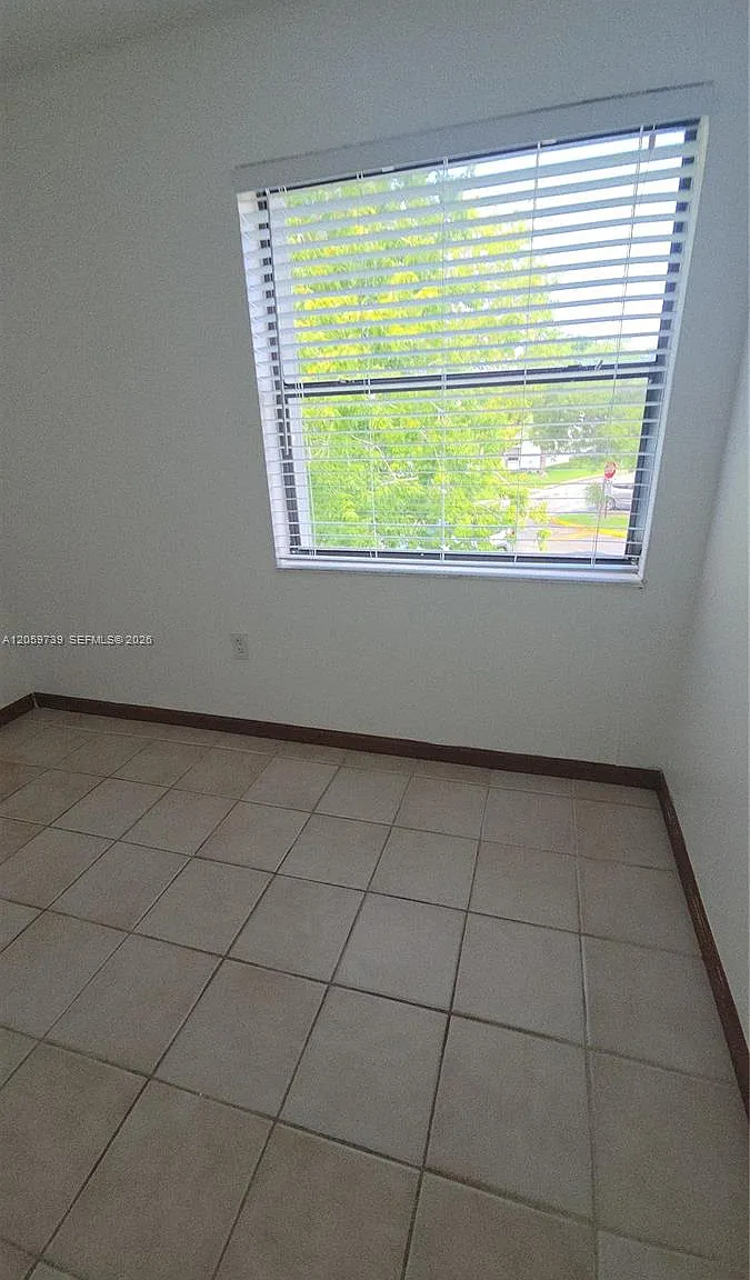 2 bed, 1000 sqft, $2,500 — Photo 4