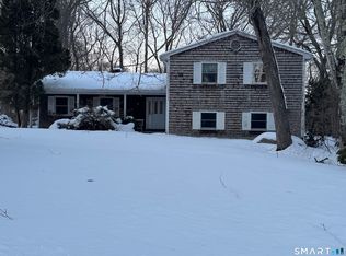 26 Mohawk Dr E, Niantic, CT 06357