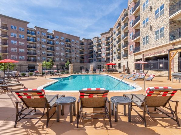 6743 W 135th St APT 113