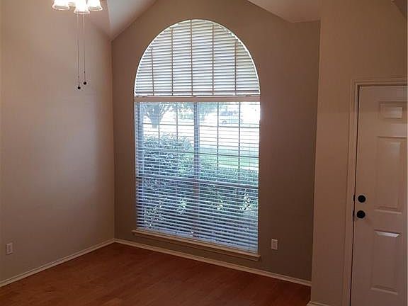 4th image of 729 Leann Ln