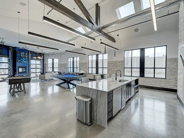 Pullman Pointe — Photo 18