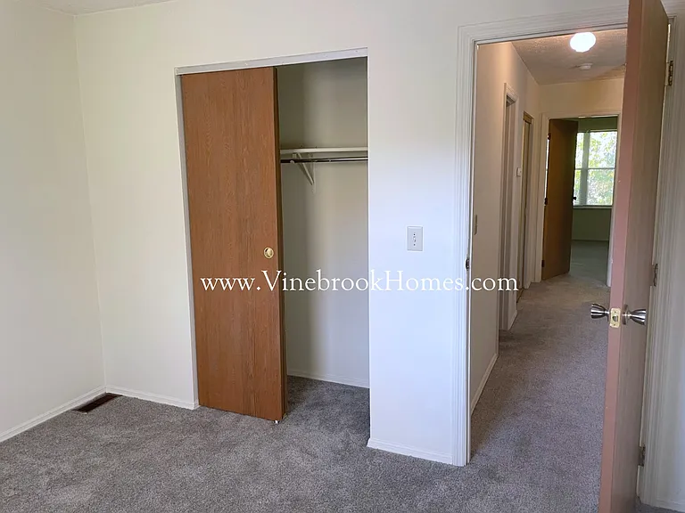 2467 Cross Village Dr — Photo 16