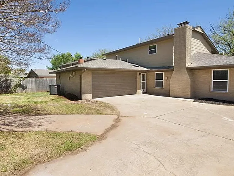 6801 N Saint Clair Ave — Photo 3