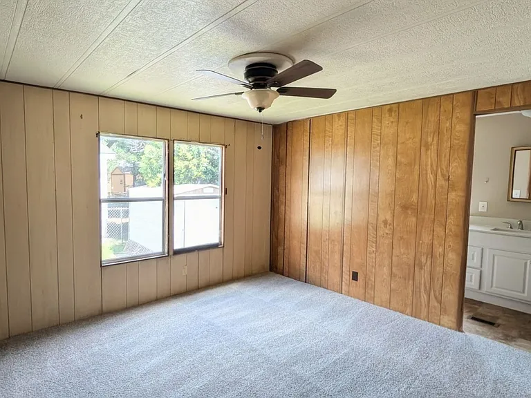 16240 San Pedro Ave — Photo 19