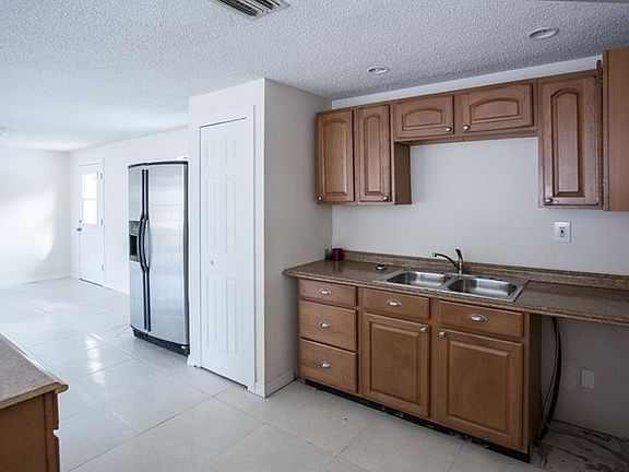 5th image of 896 Longdale Ave