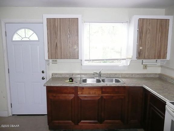 3rd image of 307 Cottrill Ave
