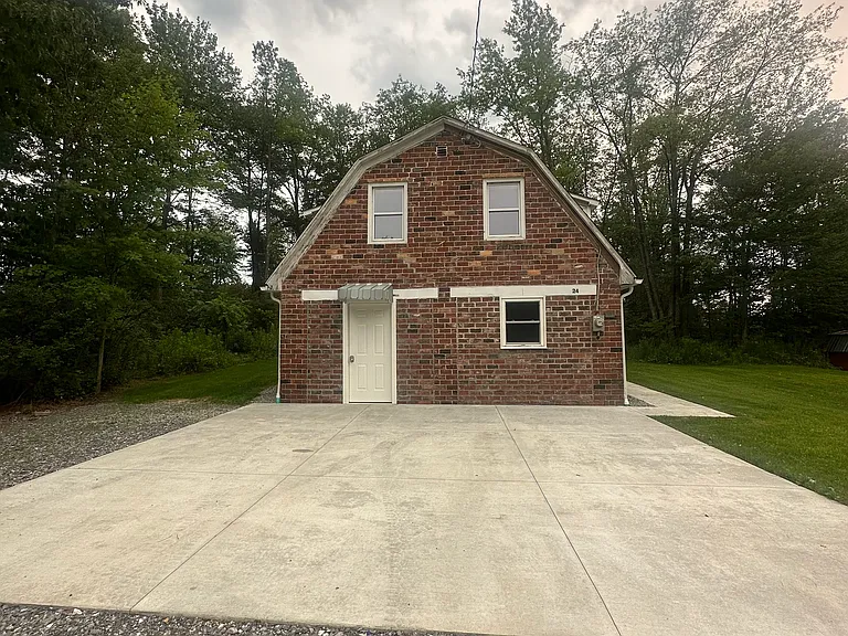 22-34 Sonny Dr #24 — Photo 1