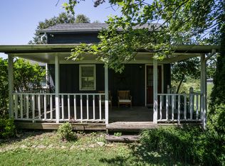 325 Martin Ln, Cottontown, TN 37048