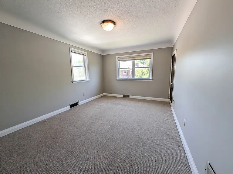 106 Haig St — Photo 3