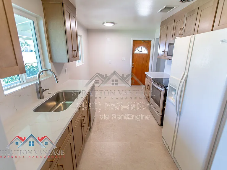 3409 E Indianola Ave — Photo 16