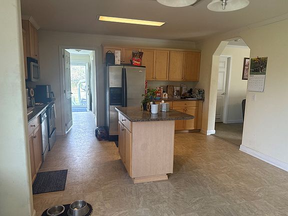 4th image of 1740 Purdy Rd