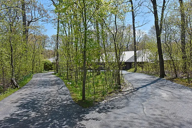1161 Turicum Rd photo 1