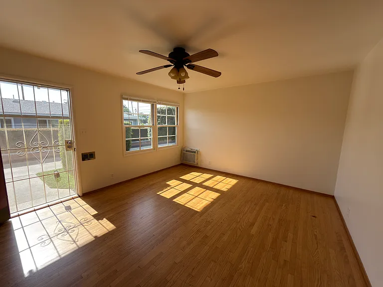 1736 E Palmyra Ave #1736 — Photo 3