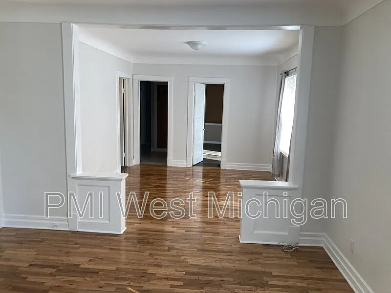 2 bed, 1.0 bath, 936 sqft, $1,599 — Photo 4