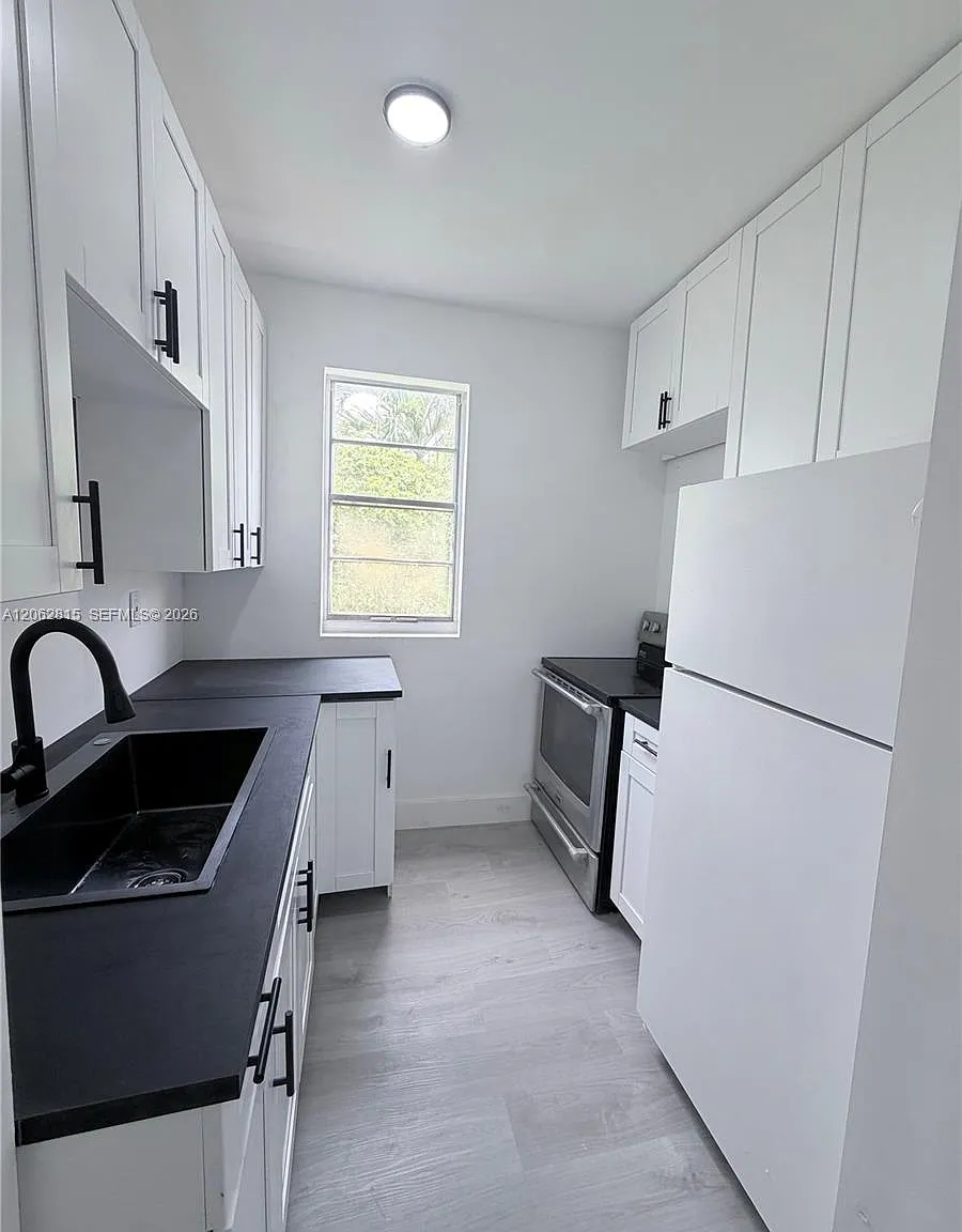 2 bed, 1.0 bath, $1,699 — Photo 2