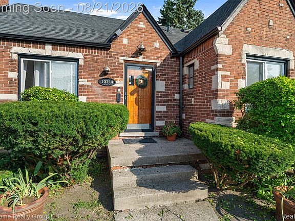 2nd image of 10144 Beaconsfield St