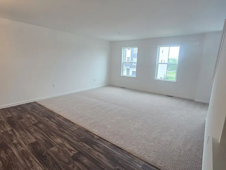 6 Meredith Way — Photo 10