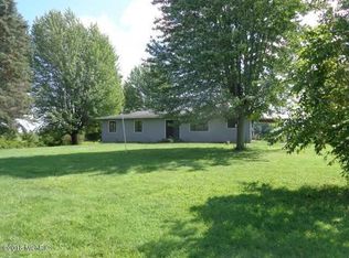386 E Warren Woods Rd, Buchanan, MI 49107