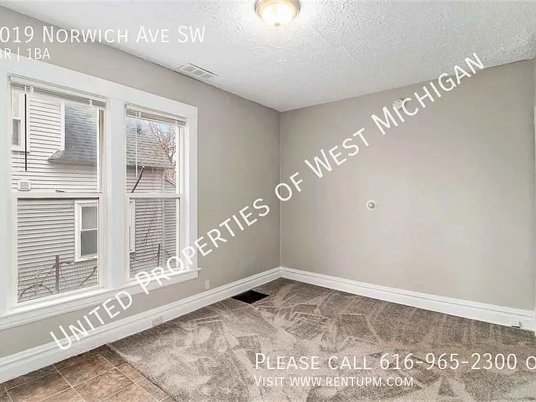 1019 Norwich Ave SW — Photo 4