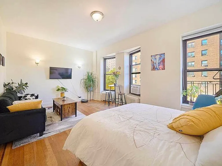 78 Manhattan Ave #3H — Photo 3