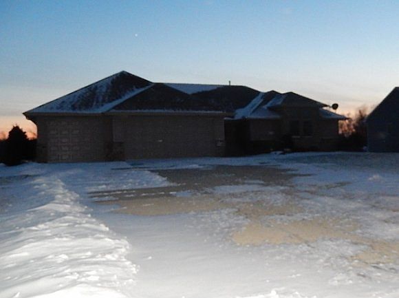 1st image of 212 Honeysuckle Dr