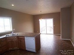 4th image of 609 N Daisy Ave