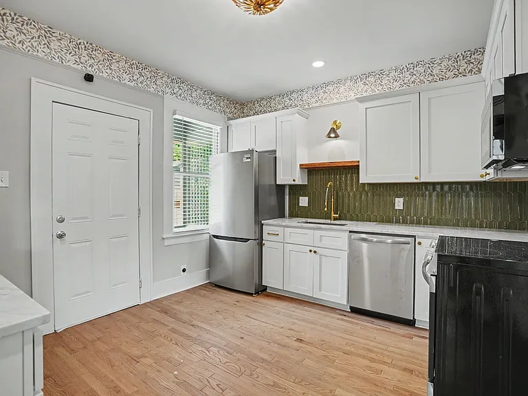 705 E 32nd St — Photo 24