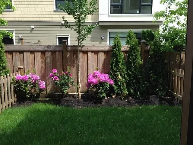 9989 Barnston Dr E — Photo 16