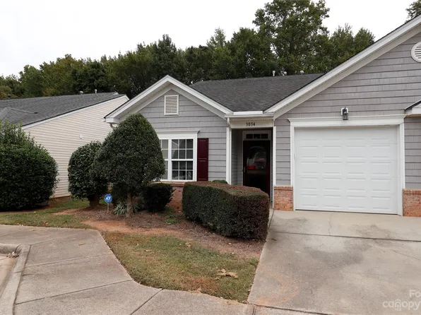 3034 Village Glen Ln, Charlotte, NC 28269