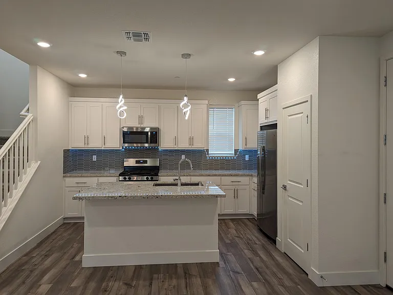 2067 Daimler St — Photo 5