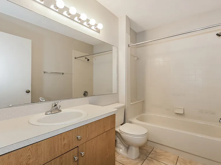 1440 Tiverton Dr — Photo 12