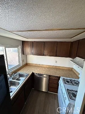 1 bed, 900 sqft, $2,200 — Photo 4