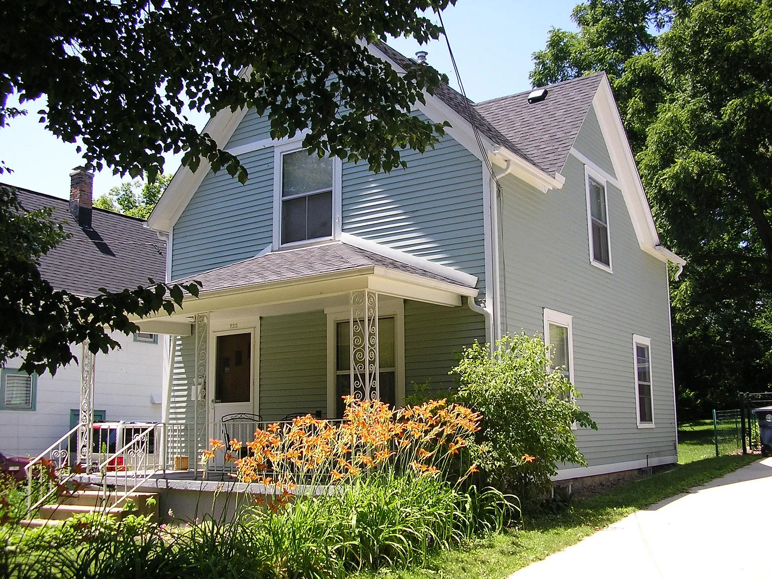 733 Fountain St photo 1