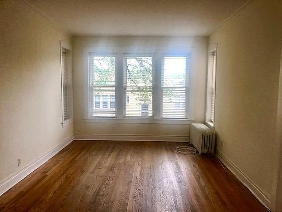 2nd image of 2542 W Thorndale Ave #3