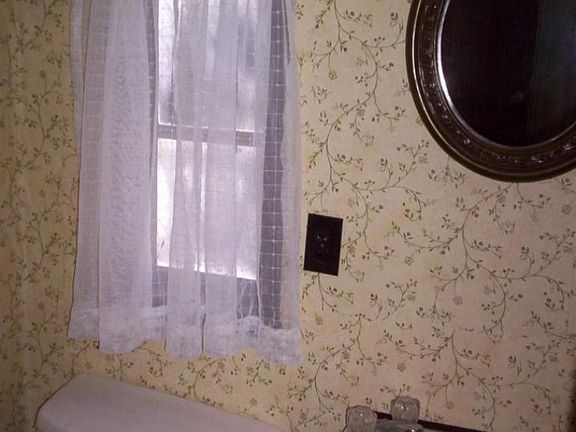 5th image of 319 E Smith St