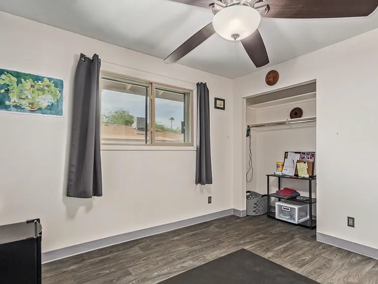 1922 E Laguna Dr — Photo 20