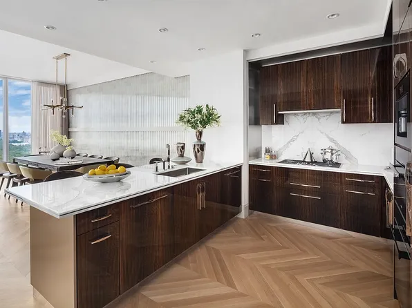 217 W 57th St APT 48B, New York, NY 10019
