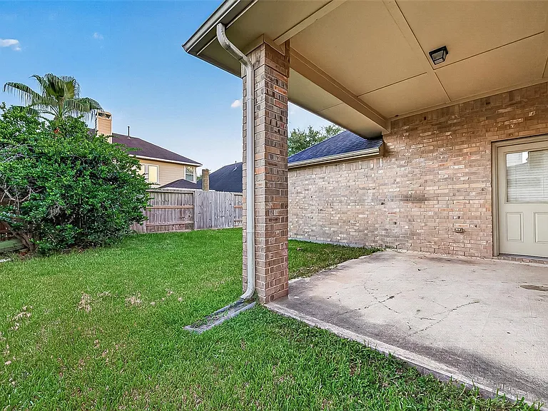 28207 Chalet Park Dr — Photo 37