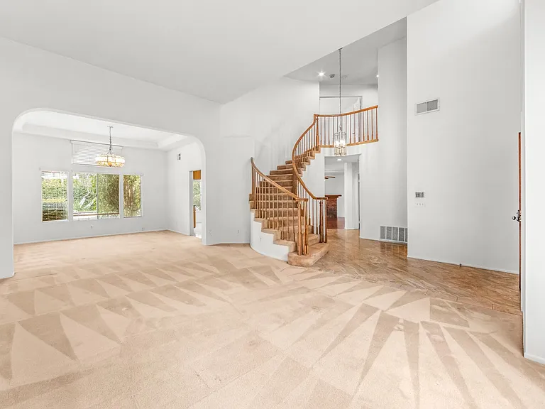 848 Devore Ave — Photo 10