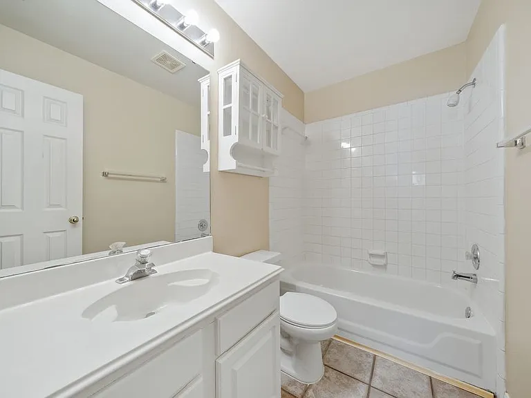 8218 Parkland Hills Dr — Photo 20