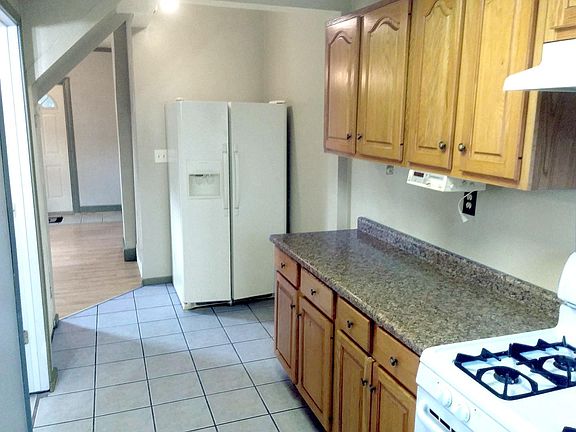 3rd image of 121 Hoy Ave