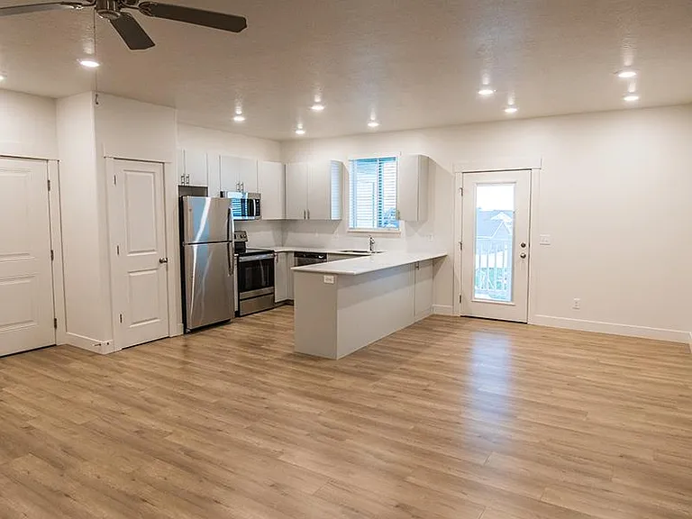 TRAIL HOLLOW APARTMENTS — Photo 26