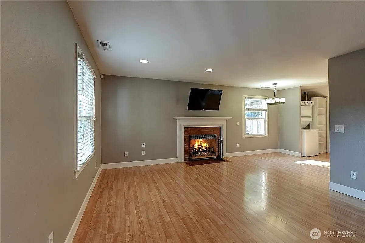 2 bed, 800 sqft, $2,650 — Photo 2