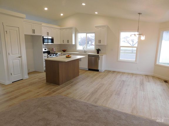 5th image of 3009 N Hearth Ave