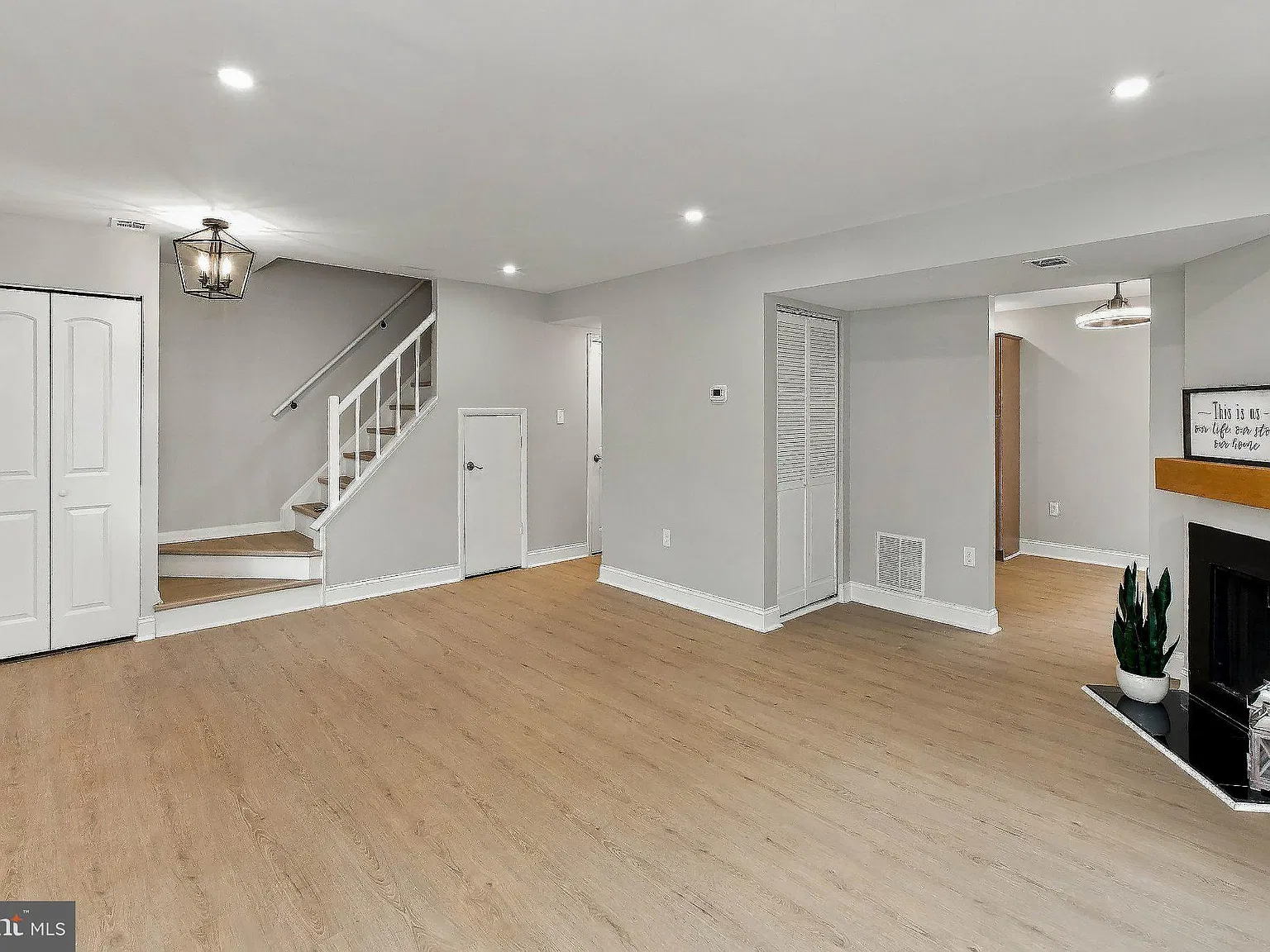 4 bed, 2.5 bath, 1464 sqft, $2,700 — Photo 4