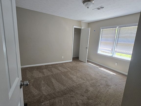 5th image of 4131 Hicks Rd