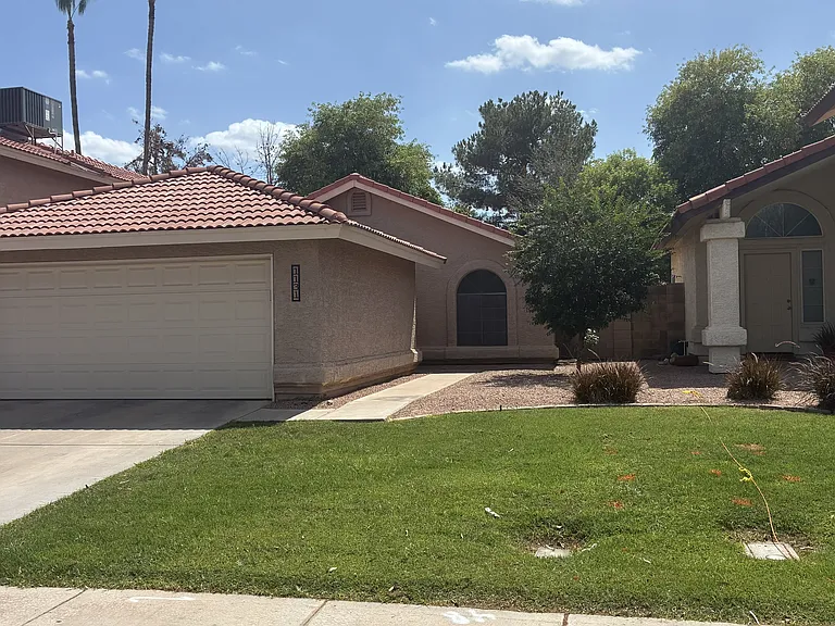 1131 N Carriage Ln — Photo 1